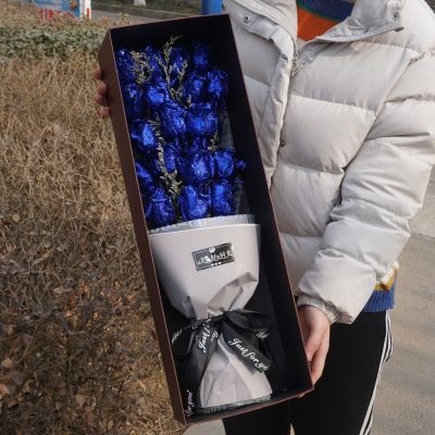 19支蓝色妖姬礼盒