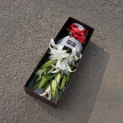 玫红色